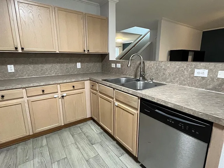 21119 Brae Point Ct — Photo 4