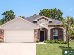 752 Basin Ct, Dallas, TX 75203