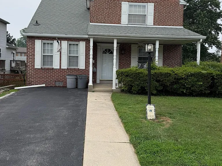 114 Lincoln Ave — Photo 2