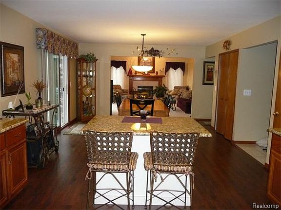 4th image of 12831 Cobblestone Dr