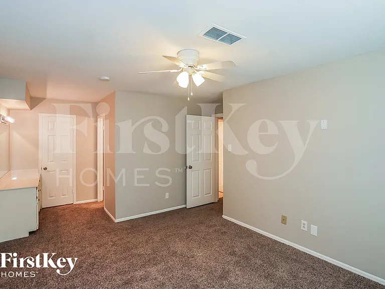 7902 Beaufort Dr — Photo 8