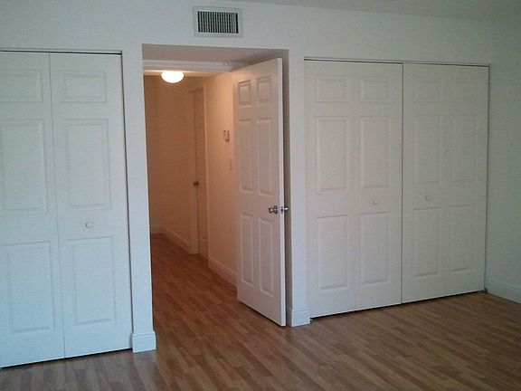 4th image of 2871 NE 185th St APT 202