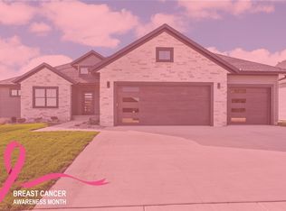 6714 Caldwell Ln NE, Cedar Rapids, IA 52411
