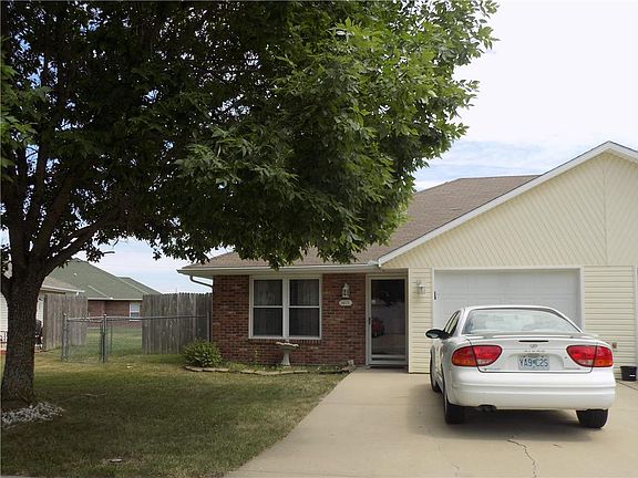 2nd image of 1418 Blue Branch Dr