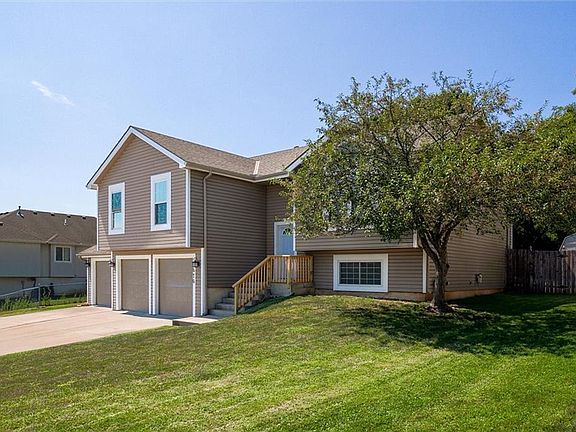 3rd image of 414 Hillbrook Ct
