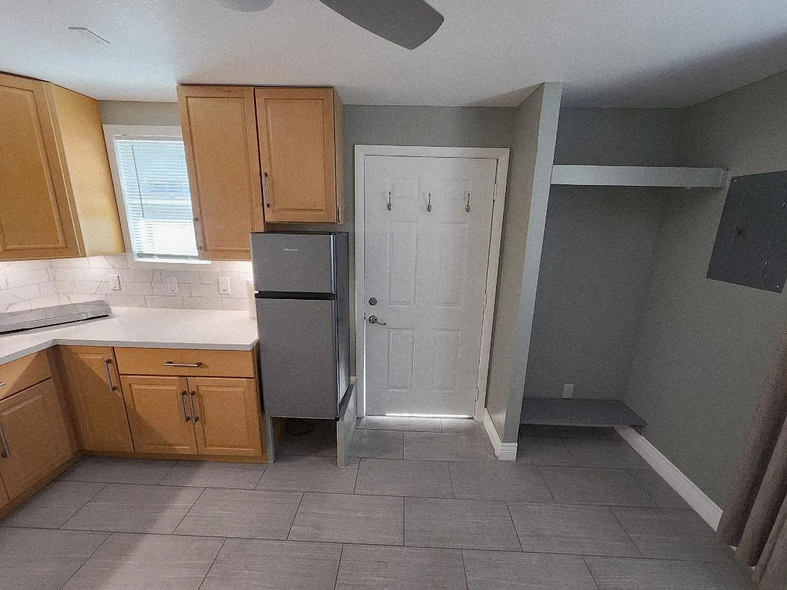 Studio, 300 sqft, $1,500 — Photo 4