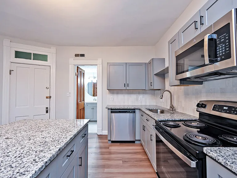 2226 Kemper Ln #3 — Photo 6