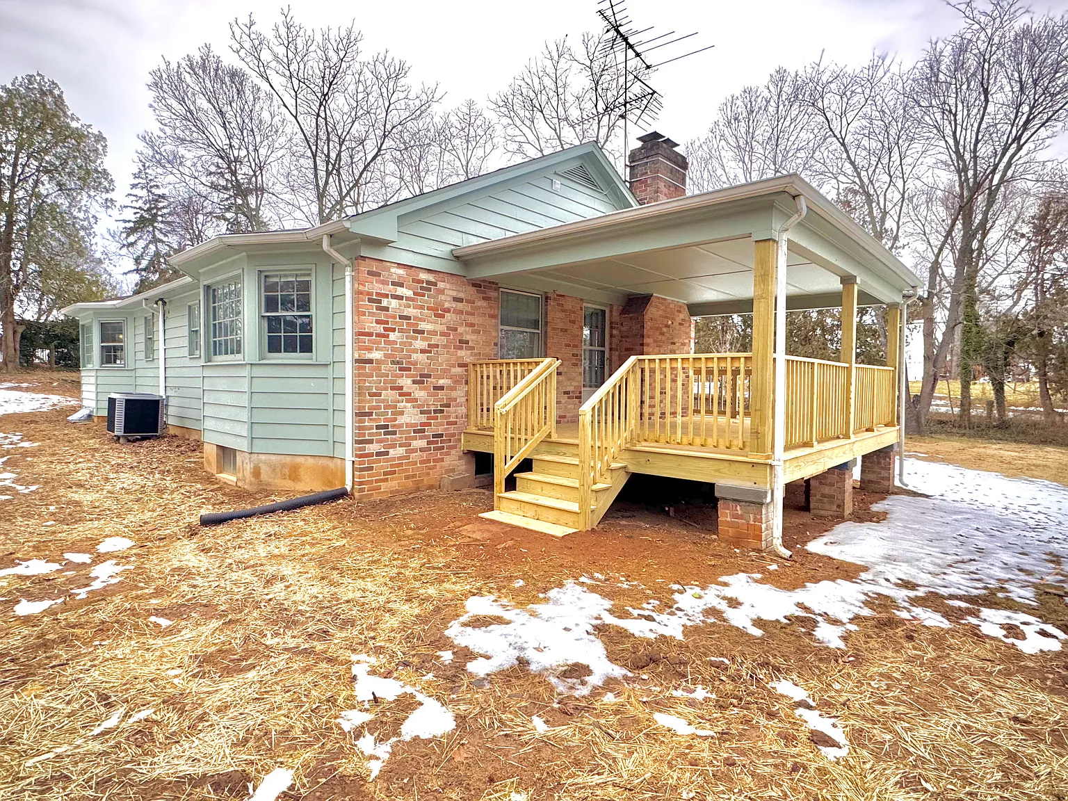 216 S Buckmarsh St — Photo 4