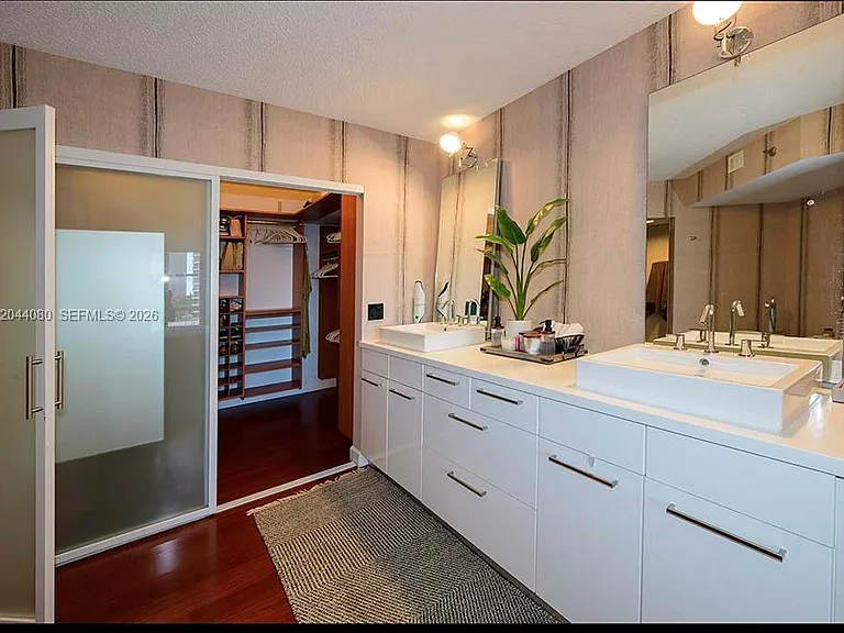 3600 Mystic Pointe Dr #718 — Photo 12