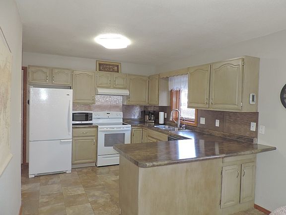 4th image of 704 E 21st St