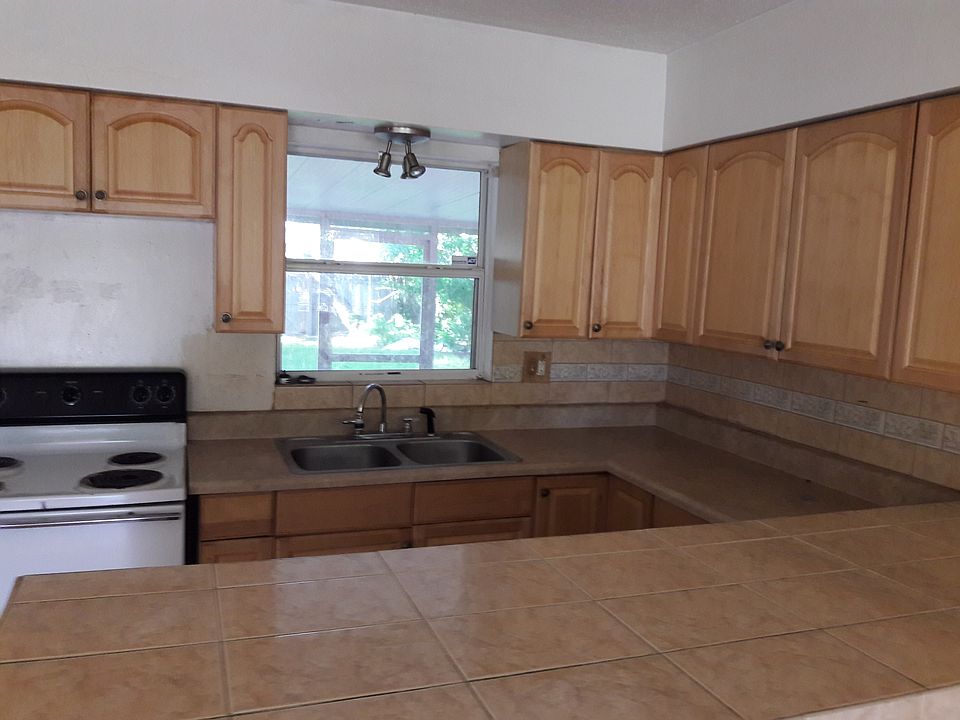 1st image of 2595 32nd Ave N