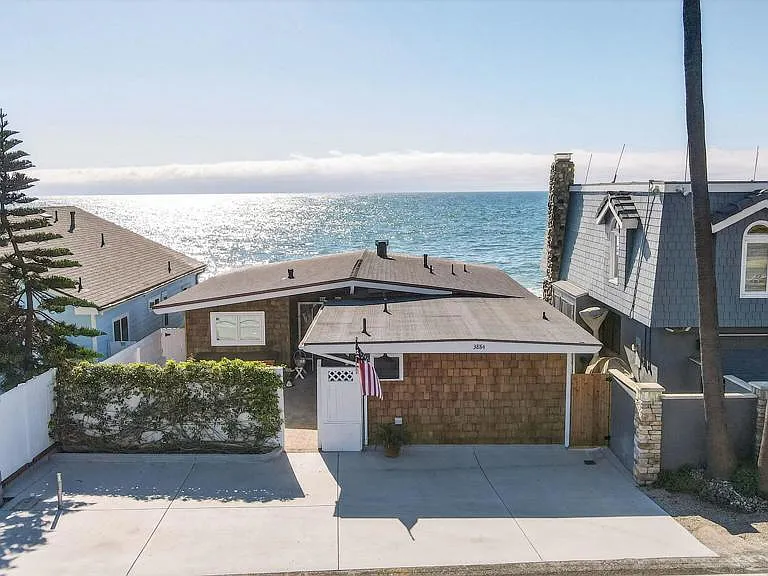 3884 Pacific Coast Hwy — Photo 1
