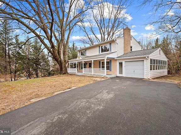 2nd image of 6916 Cynthia Ln