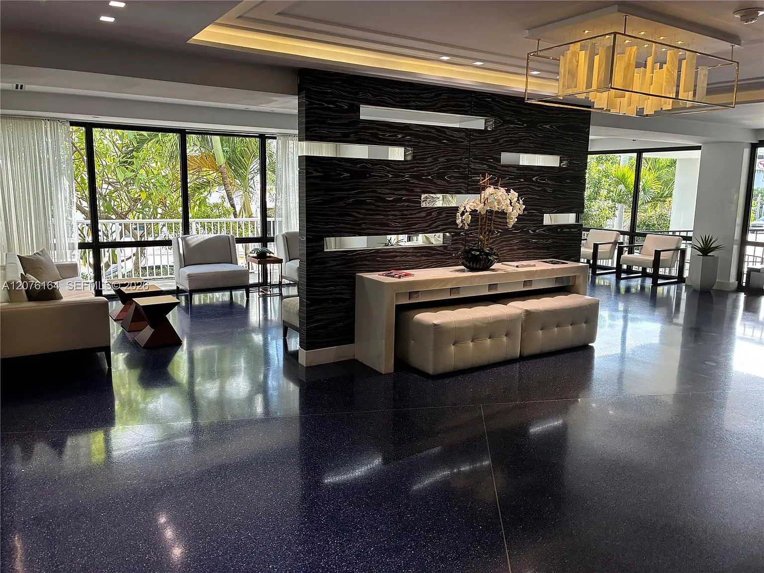 Vendome Place Condo — Photo 2