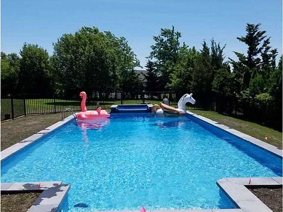 2nd image of 215 Marina Ln