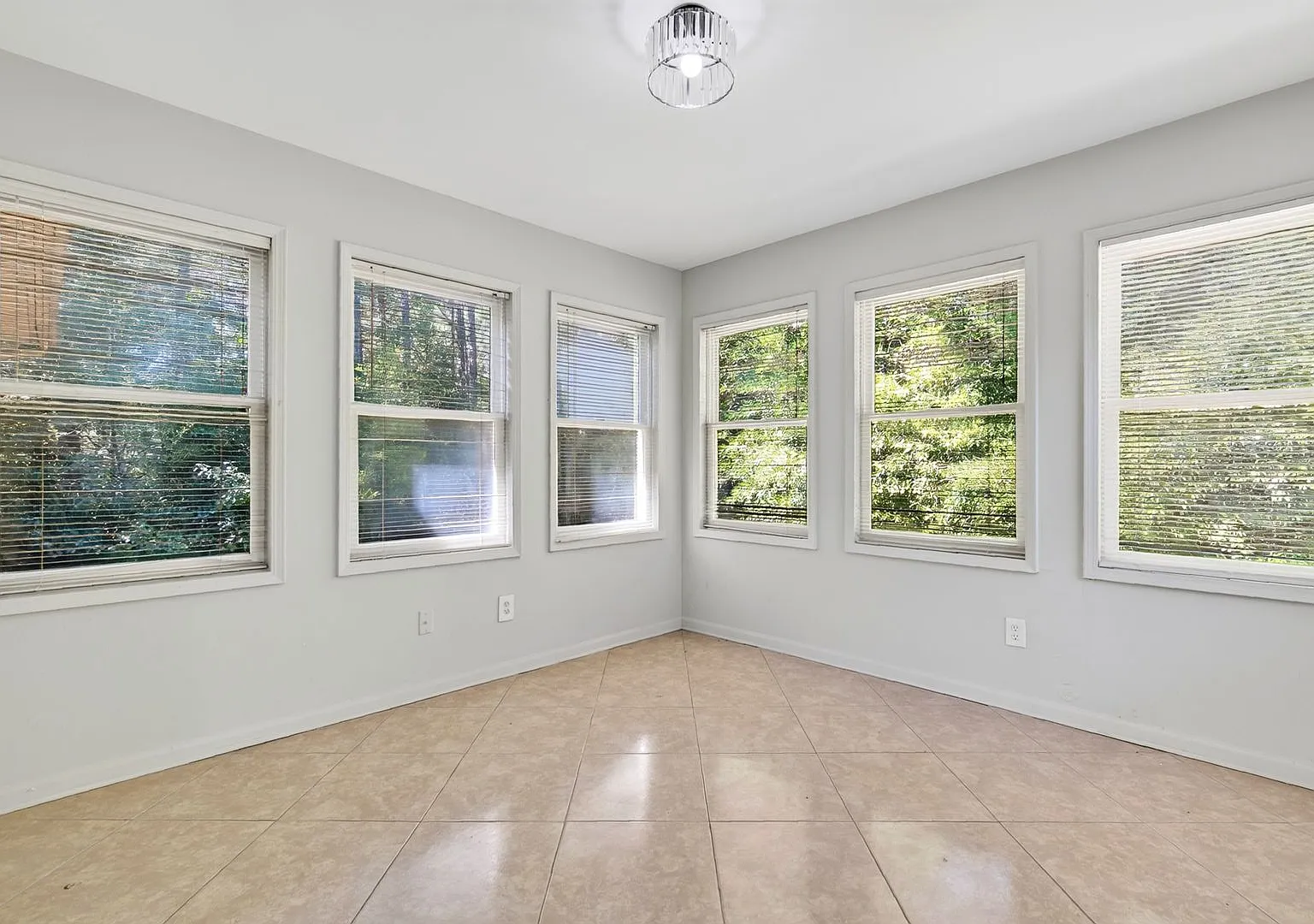 843 Garden Walk — Photo 2