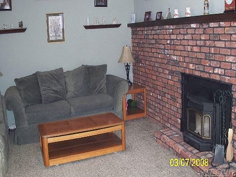 5th image of 10 Gladview Ct