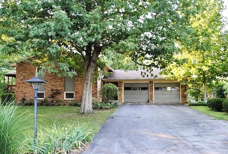 4 bed, 2354 sqft, $2,650 — Photo 2