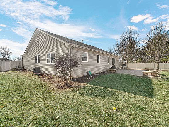 2nd image of 1231 Fox Hollow Ct