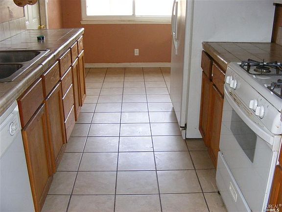 4th image of 135 W Carolyn Dr
