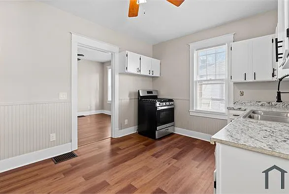 220 Clay St — Photo 20