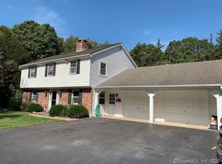 5 Barton Ln, Ledyard, CT 06339