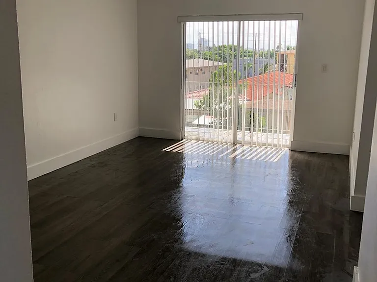 220 SW 17th Ct — Photo 11