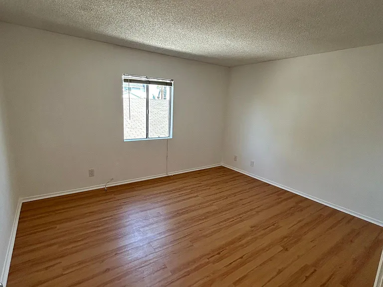 5320 Whitsett Ave #8 — Photo 34