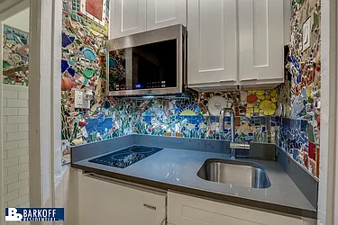 Rented by Barkoff Residential 