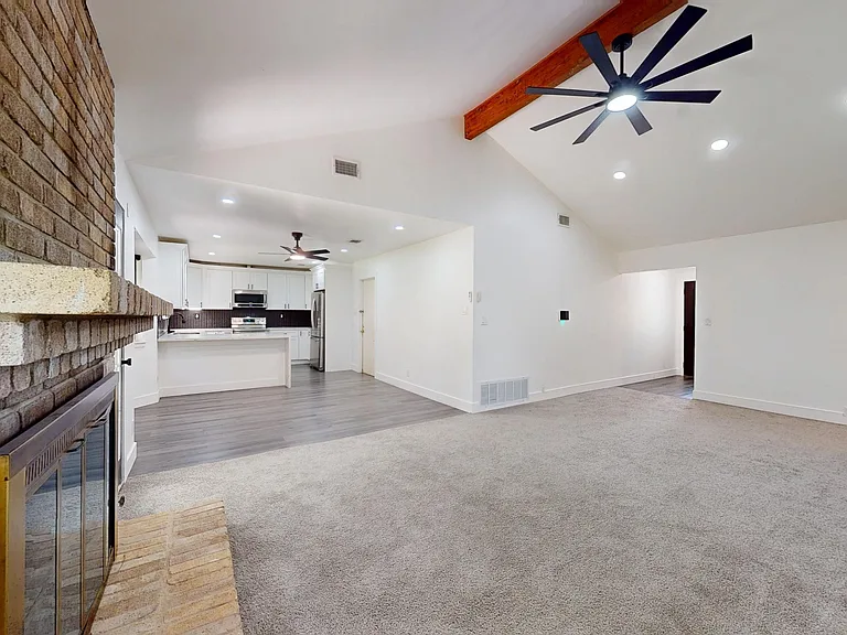 318 Renee Dr — Photo 32