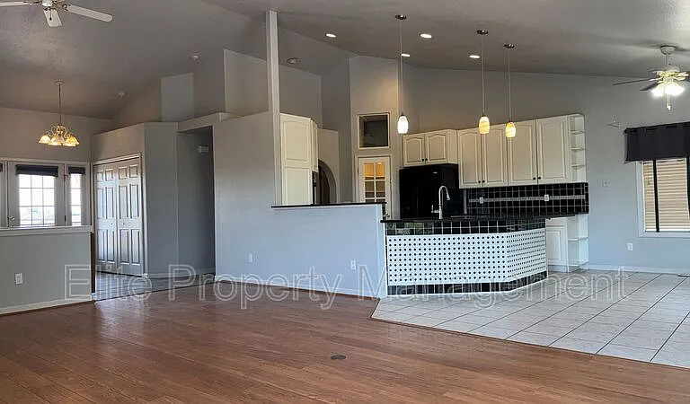 629 W Kenosha Dr — Photo 8