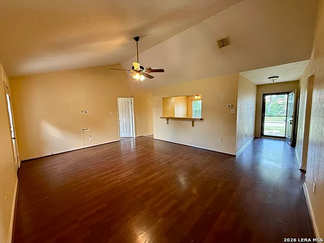 3 bed, 2.0 bath, 1389 sqft, $1,695 — Photo 3