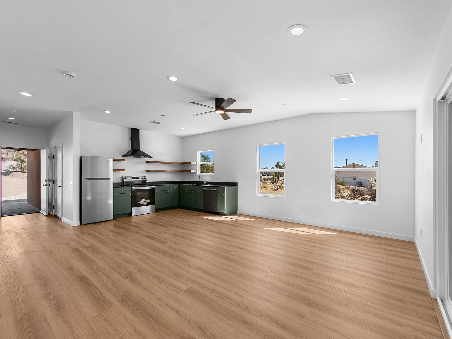 2 bed, 1100 sqft, $2,200 — Photo 3