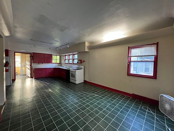 4th image of 417 Douglas Ave