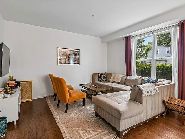 2419 Birch St — Photo 4