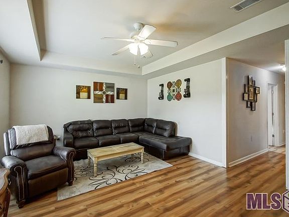 4th image of 30747 Arlington Dr