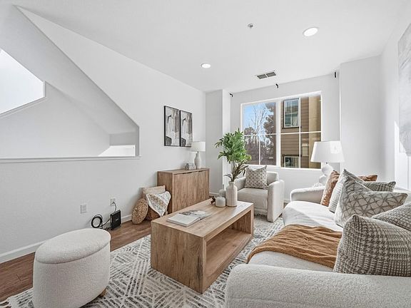 5th image of 238 Peppermint Tree Ter Unit 5