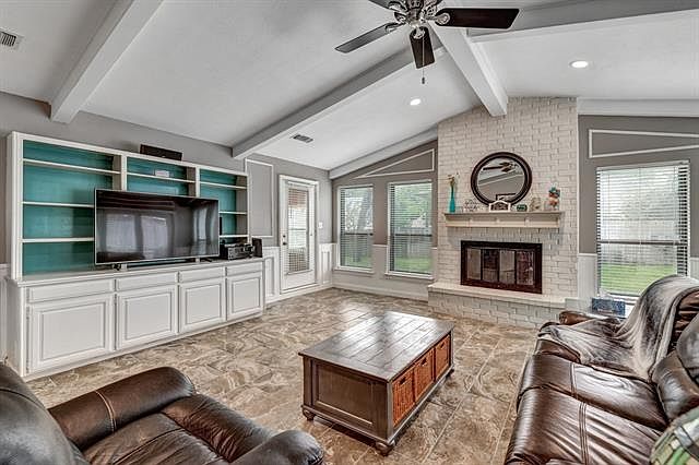 1st image of 2707 Oak Trail Ct