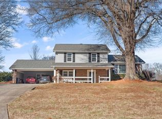 5335 Skylark Rd, Pfafftown, NC 27040