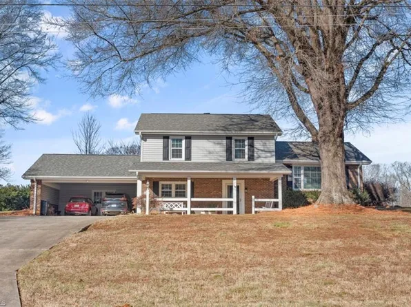 5335 Skylark Rd, Pfafftown, NC 27040