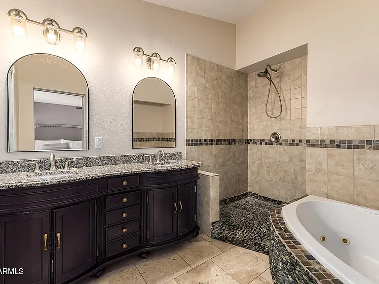 413 E Ellis Dr — Photo 2