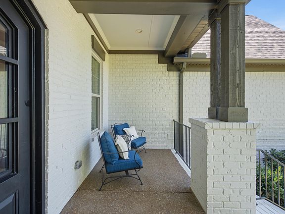 4th image of 2230 Georgian Cir