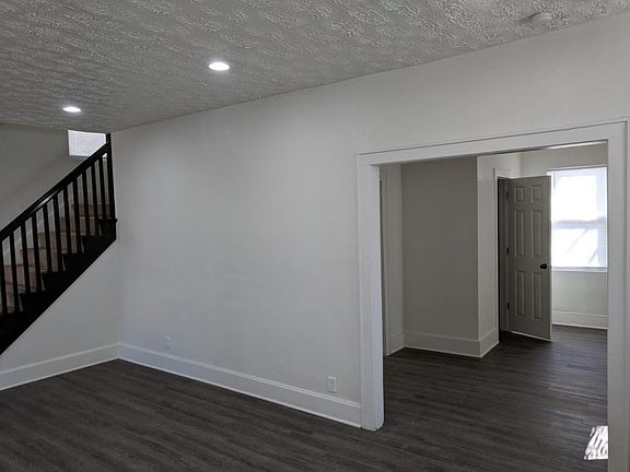 2nd image of 1543 Duxberry Ave