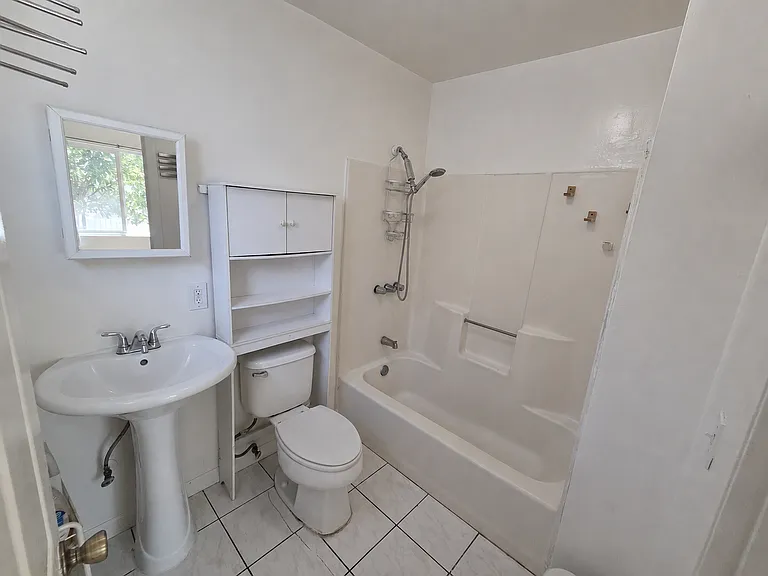 2910 2nd Ave — Photo 6