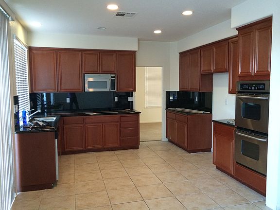 3rd image of 4680 Glenbrook Dr