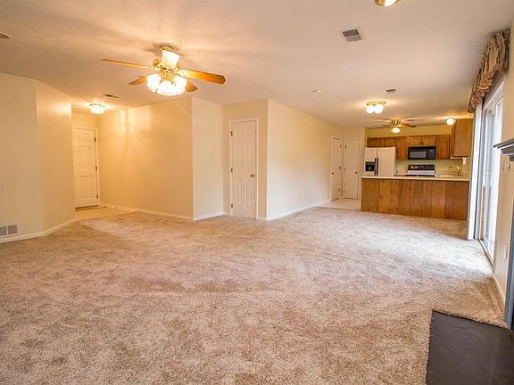 3rd image of 4009 Daisy Hill Ln