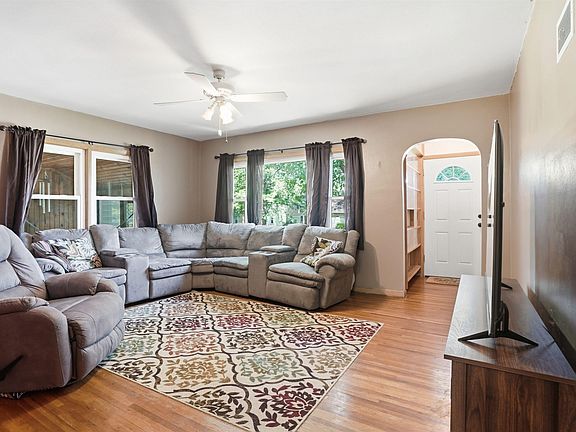 4th image of 700 Cornwall Ave