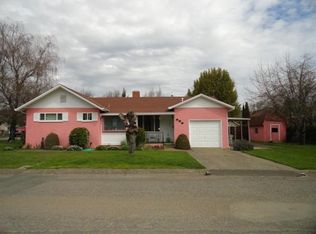 586 Lincoln Way, Willits, CA 95490