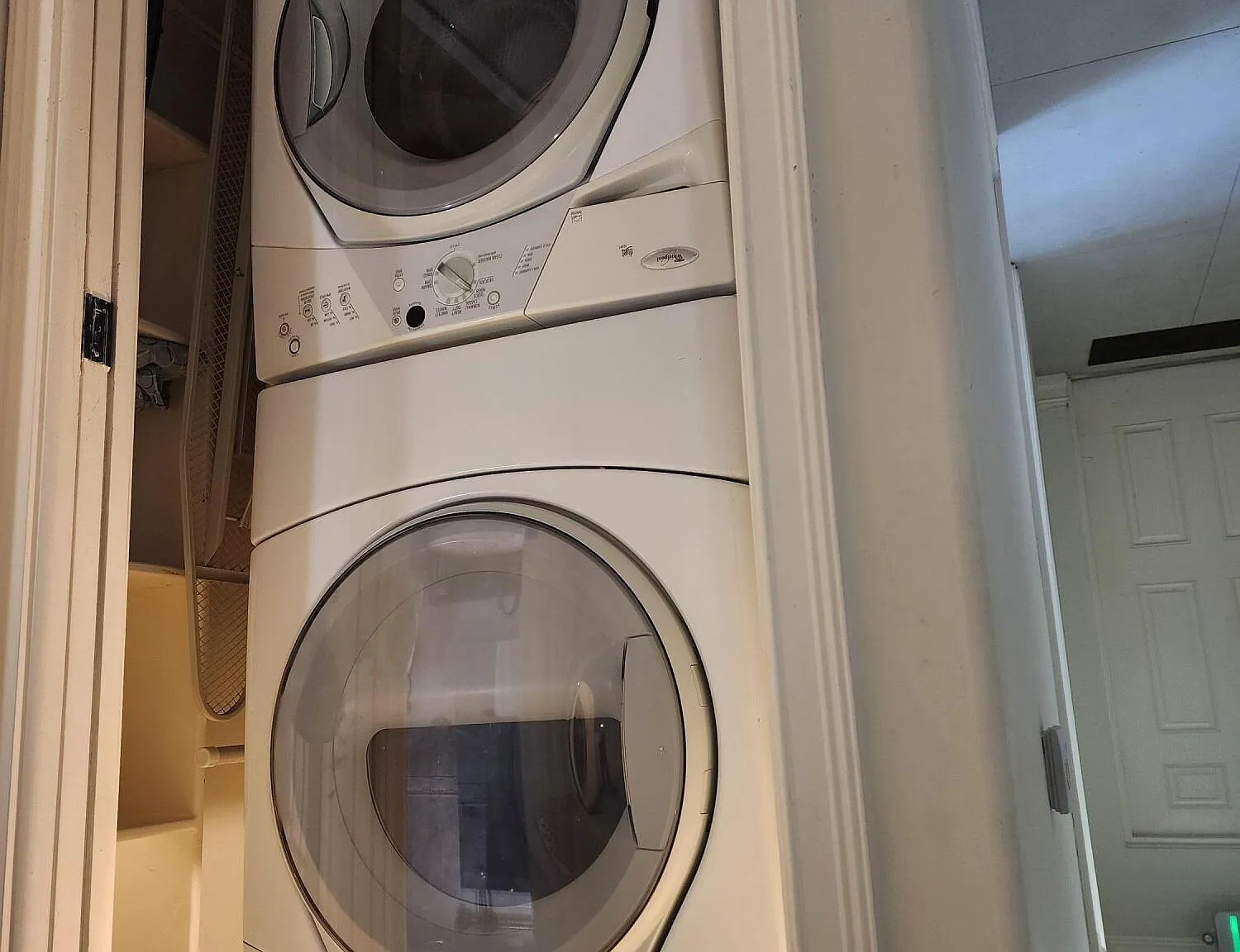 1 bed, 2.0 bath, 696 sqft, $5,000 — Photo 4