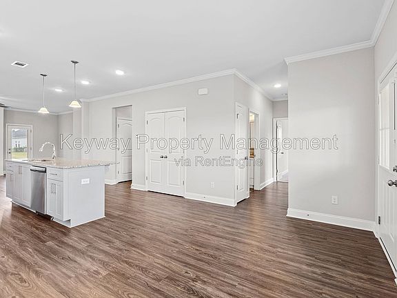 5th image of 214 Andrews Ln